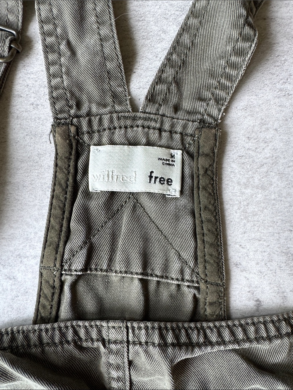 Wilfred Free Aritzia Olive Utility Shortalls Romper Size M - Picture 2 of 8